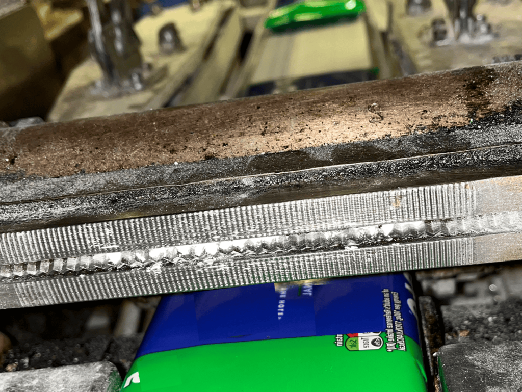 Product contamination on flow wrapper sealing jaws