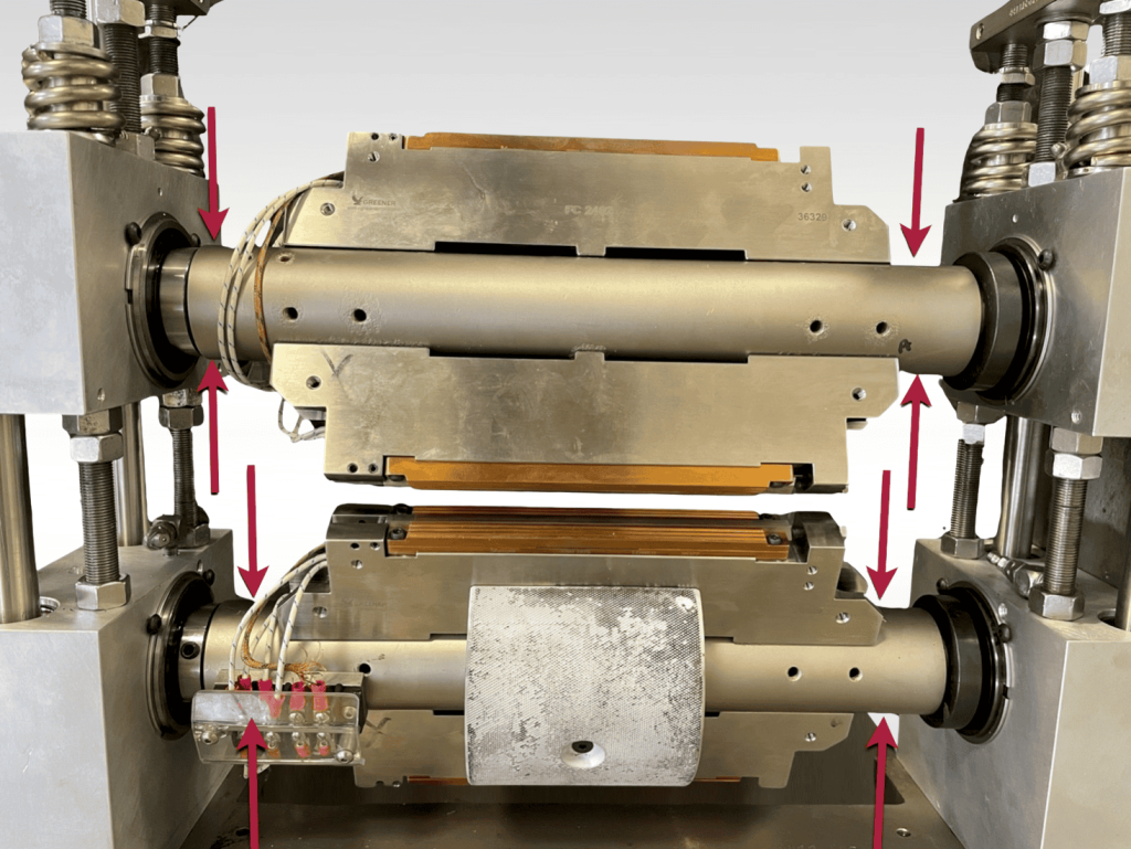 Checking bearing wear on a flow wrapper cutting and sealing head