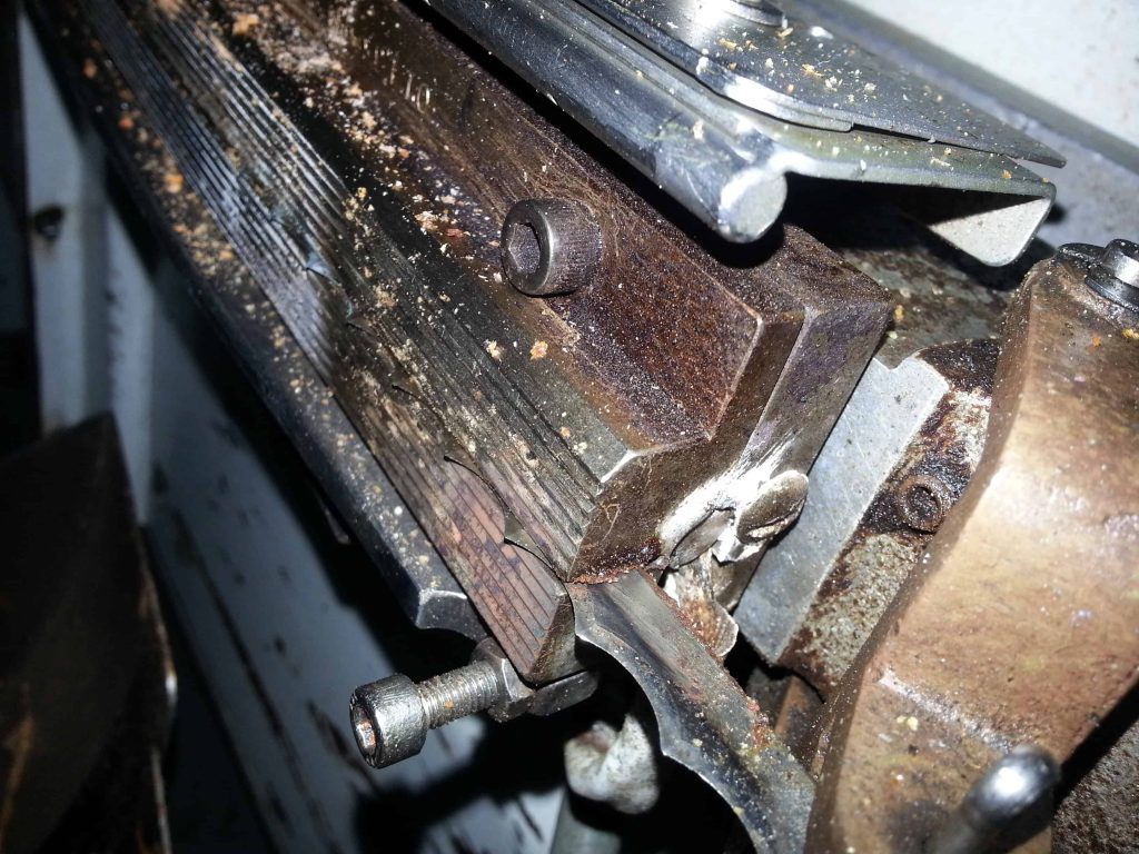 Sealing Jaws on vertical bagger need to be cleaned